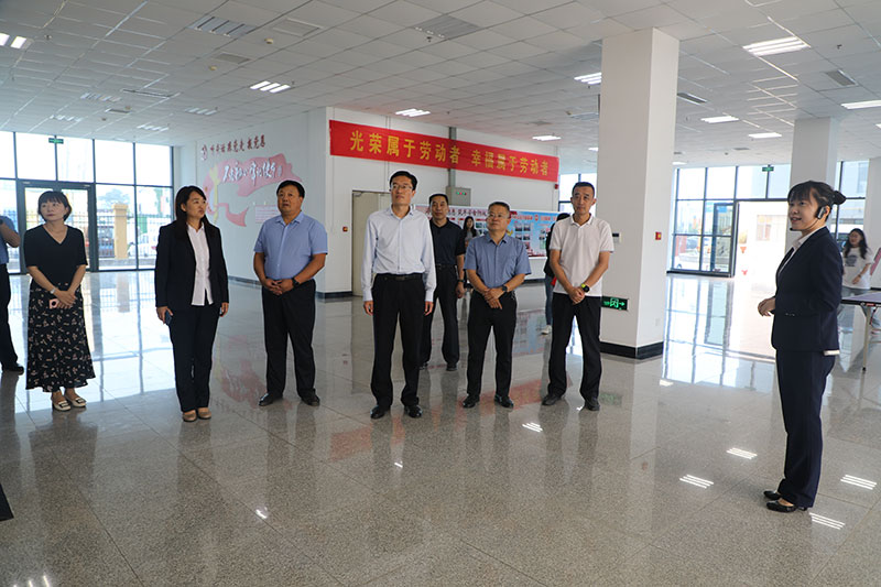 區(qū)委副書記王友進(jìn)一行到長興建設(shè)集團(tuán)參觀調(diào)研